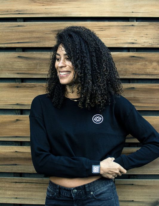 AKI Cropped Crew - Black