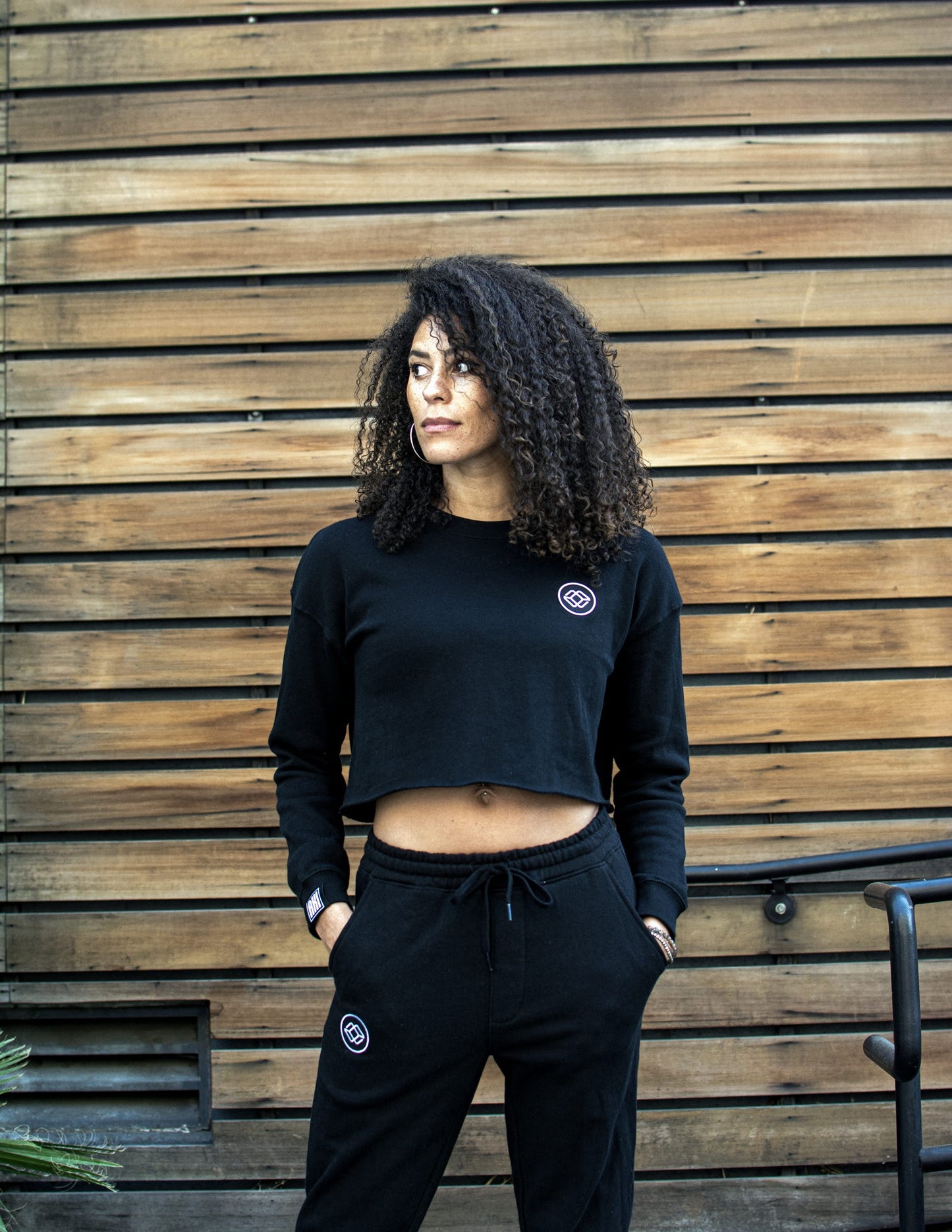 AKI Cropped Crew - Black