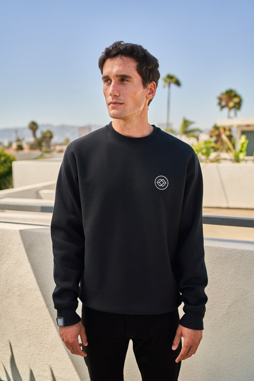 AKI CREW IN BLACK - BLACK LOGO