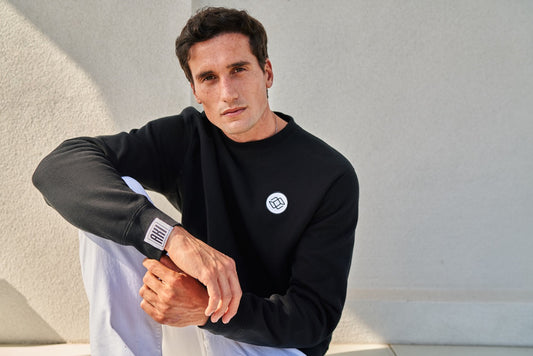 AKI CREW IN BLACK - WHITE LOGO