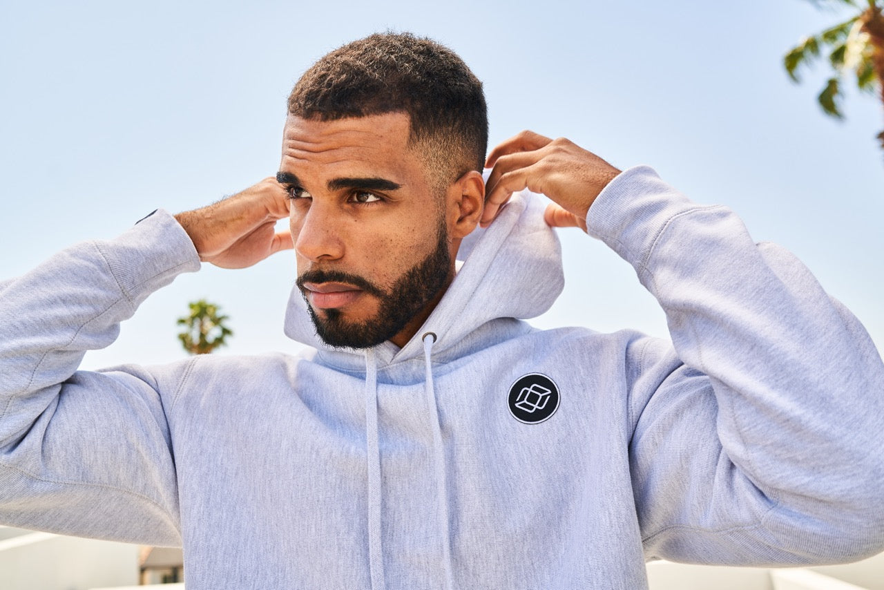 MAKI HOOD IN GREY - BLACK LOGO