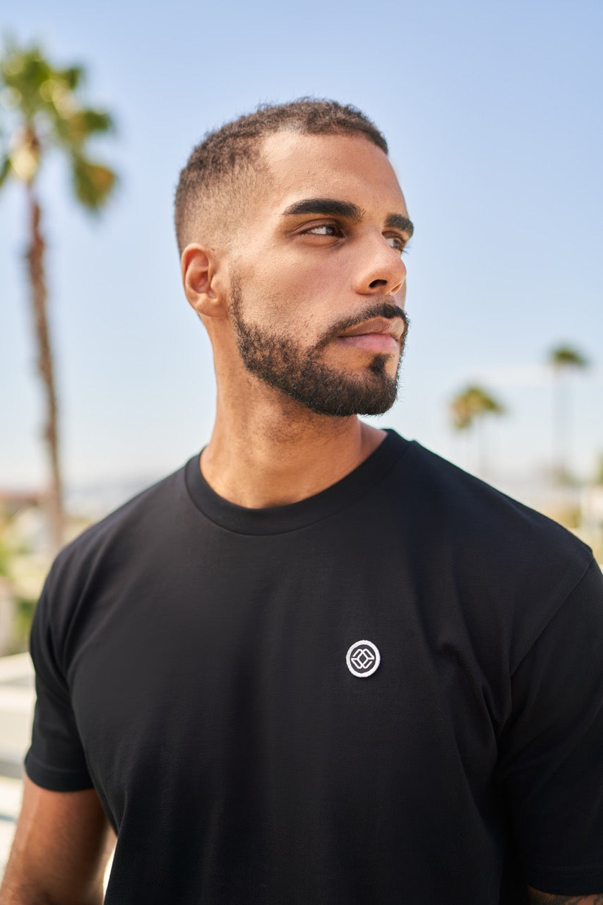 LAINE TEE IN BLACK - BLACK LOGO