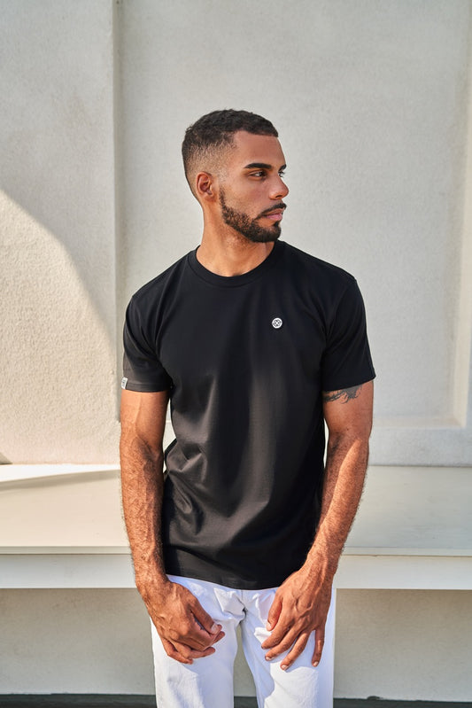 LAINE TEE IN BLACK - WHITE LOGO