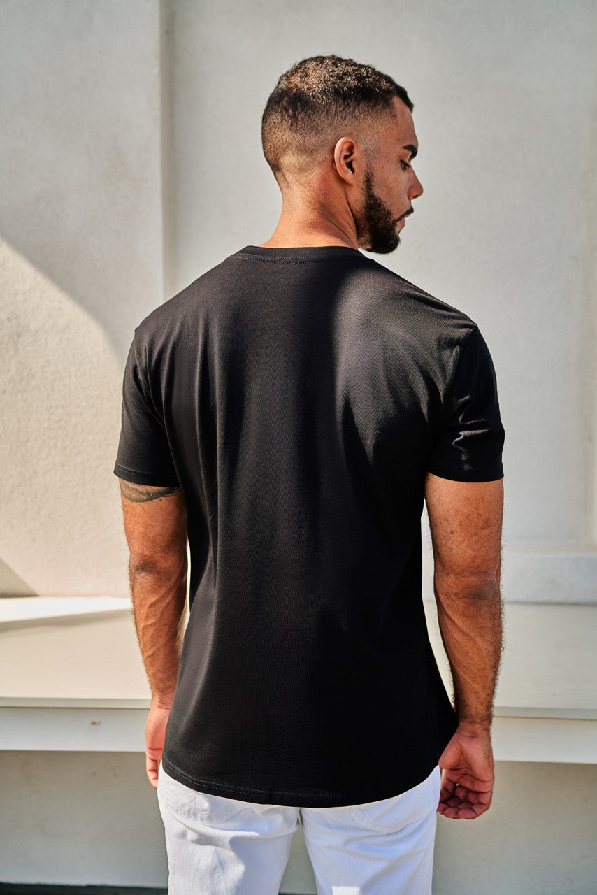 LAINE TEE IN BLACK - WHITE LOGO