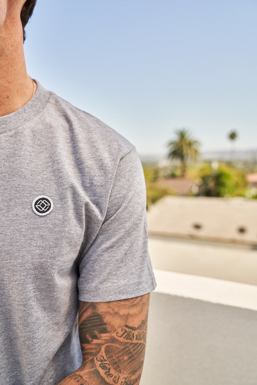 LAINE TEE IN GREY - BLACK LOGO