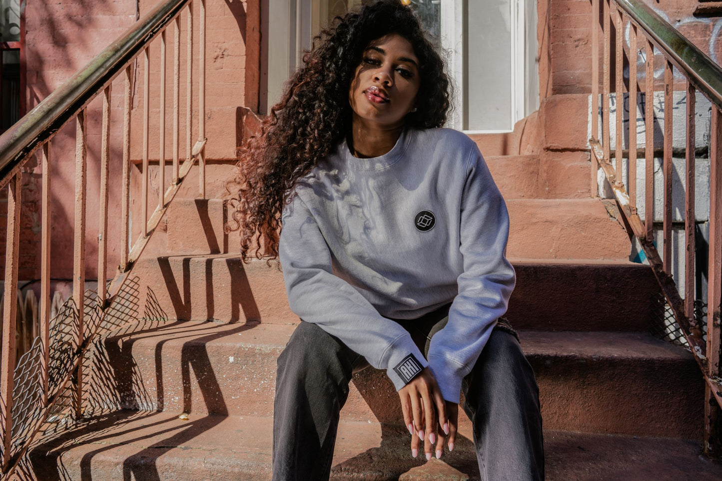 AKI CREW IN GREY - BLACK LOGO