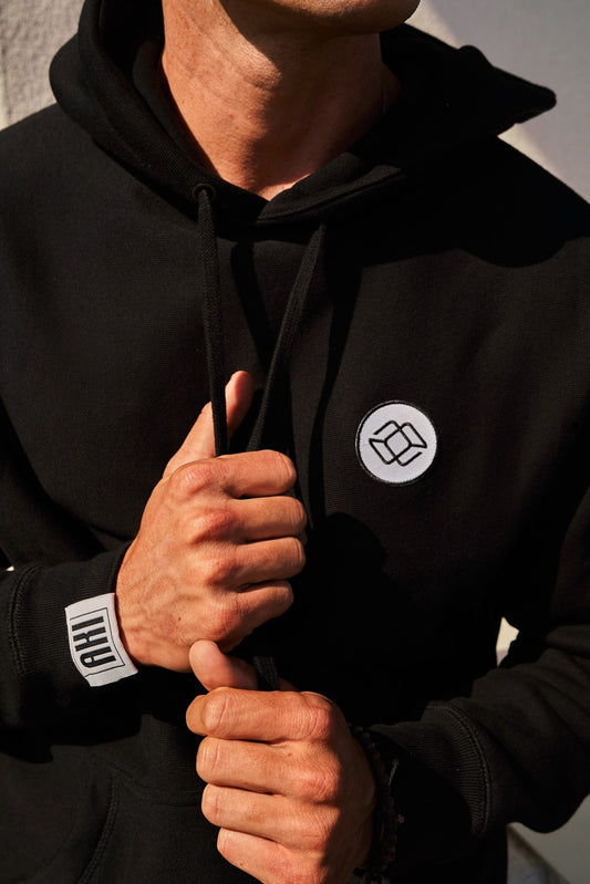 MAKI HOOD IN BLACK - WHITE LOGO