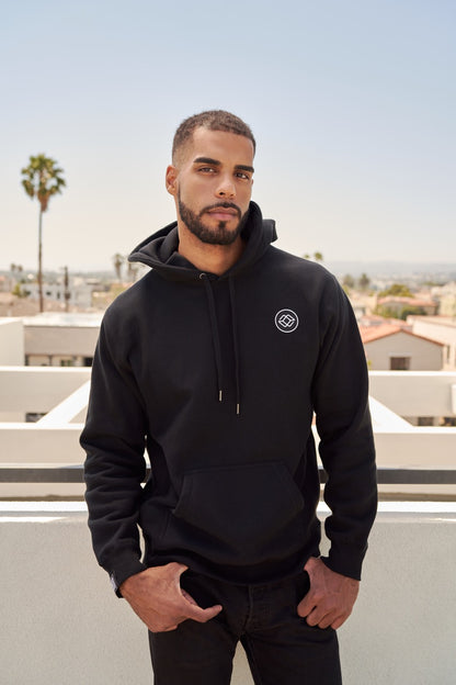 MAKI HOOD IN BLACK - BLACK LOGO